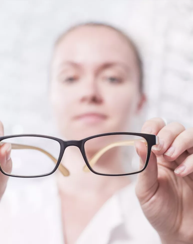 Come pulire gli occhiali? 5 soluzioni efficaci